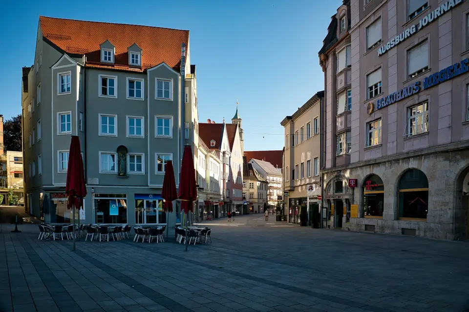 Augsburg Augsburg — Renaissance-Stadt mit der Fuggerei als ältester Sozialsiedlung der Welt
