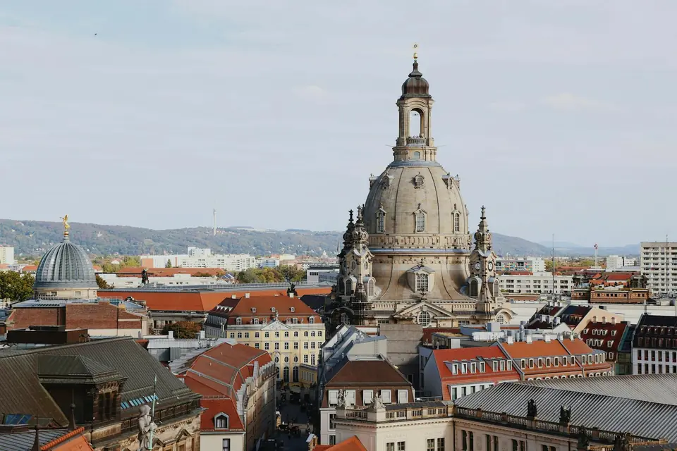 Frauenkirche Dresden am Neumarkt — wiederaufgebautes Wahrzeichen der sächsischen Landeshauptstadt
