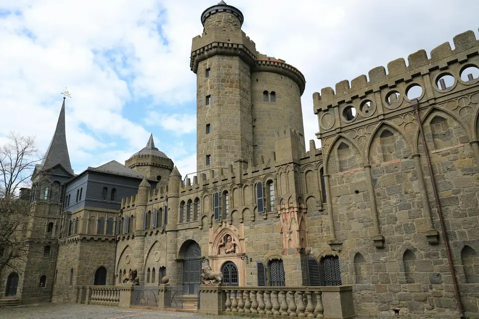 Kassel — documenta-Stadt mit Bergpark Wilhelmshöhe (UNESCO-Welterbe) und Karlsaue