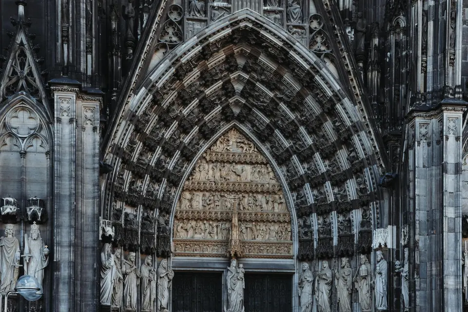 Köln Kölner Dom bei Nacht am Rheinufer — UNESCO-Welterbe und Wahrzeichen der Domstadt Köln